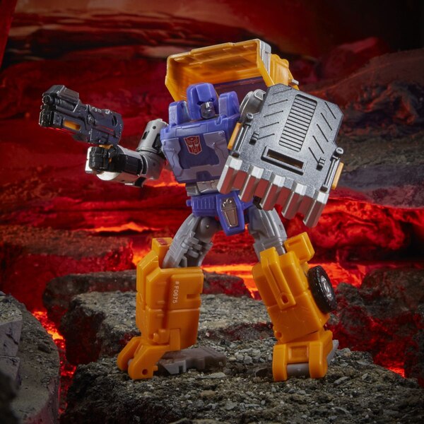 Transformers Kingdom Wave 2 Deluxe Huffer  (33 of 77)